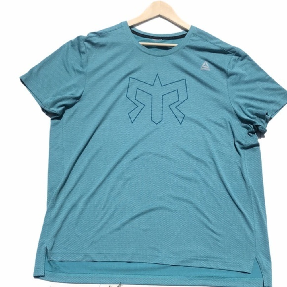 3/$25🍾🍾Reebok Blue Performance Shirt Graphic Logo‎